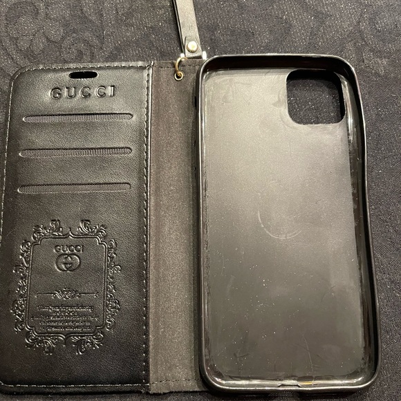 iPhone 11 Pro Max case. Authentic Gucci case - Picture 4 of 5